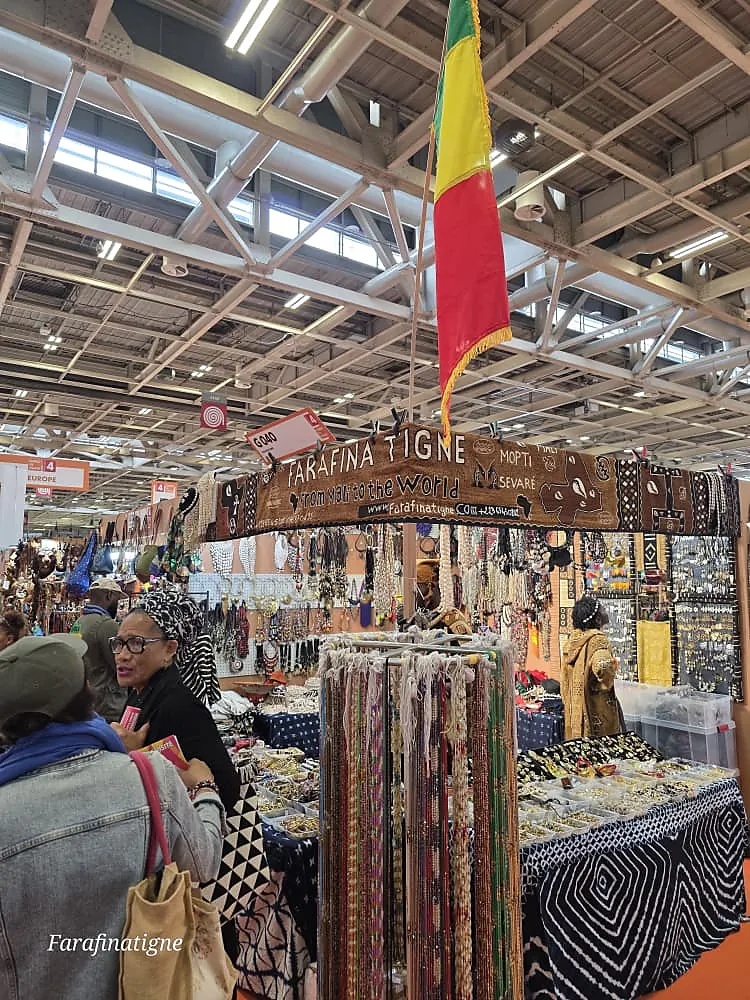 Le stand vu de l'allée centrale